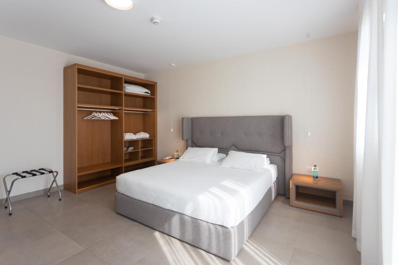 Mosella Suite Hotel Sottomarina Buitenkant foto